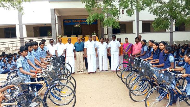 238 மாணவ ,மாணவிகளுக்கு விலையில்லா மிதிவண்டி வழங்கிய MLA மார்க்கண்டேயன்...