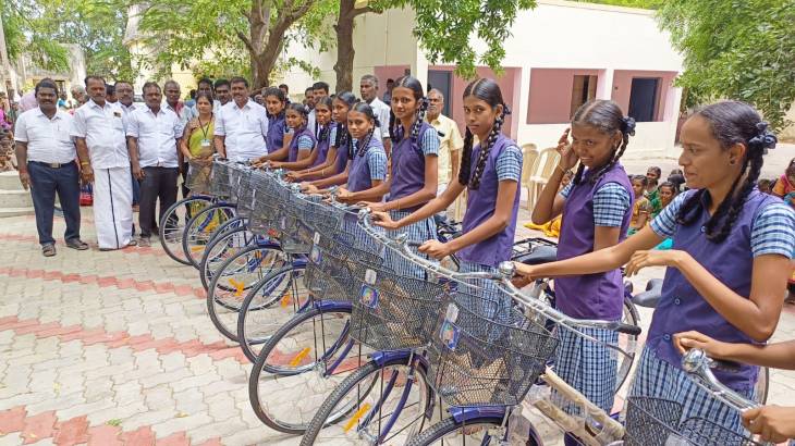 65 மாணவ மாணவிகளுக்கு இலவசம் மிதிவண்டிகளை வழங்கிய MLA மார்க்கண்டேயன்!