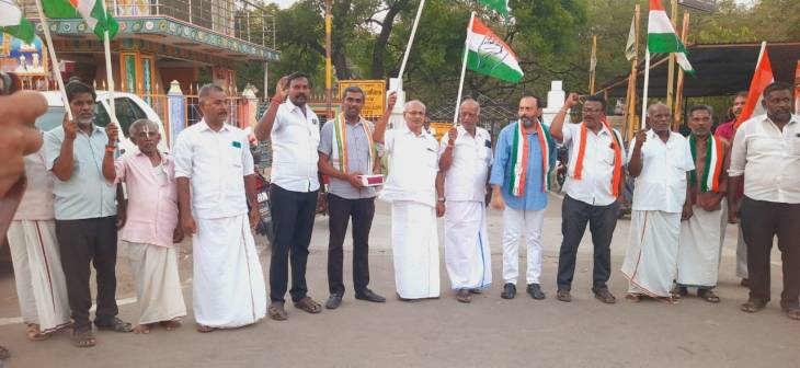 ராகுல் காந்தியின் சிறை தண்டனை நிறுத்தி வைப்பு : காங்கிரஸ் கட்சியினர்  பட்டாசுகள் வெடித்தும் இனிப்புகள் வழங்கியும் கொண்டாட்டம்!