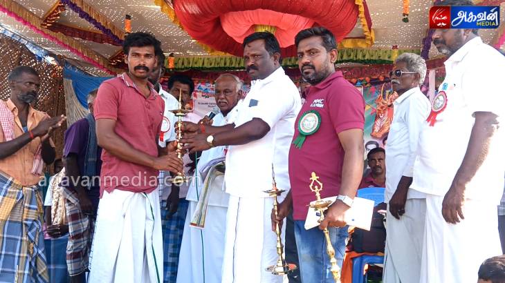 சீறிப்பாய்ந்த 50 ஜோடி மாடுகள்!