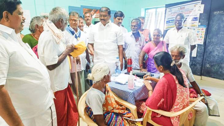 இலவச கண் சிகிச்சை முகாமை விளாத்திகுளம் எம் எல் ஏ மார்க்கண்டேயன் தொடங்கி வைத்தார்.