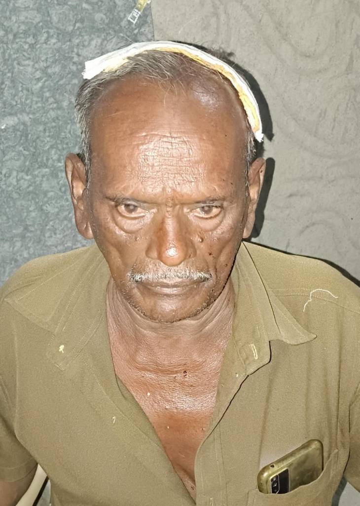 தேசிய நெடுஞ்சாலையில் சென்ற முதியவரை கத்தியால் தாக்கி செல்போன் பறிப்பு!