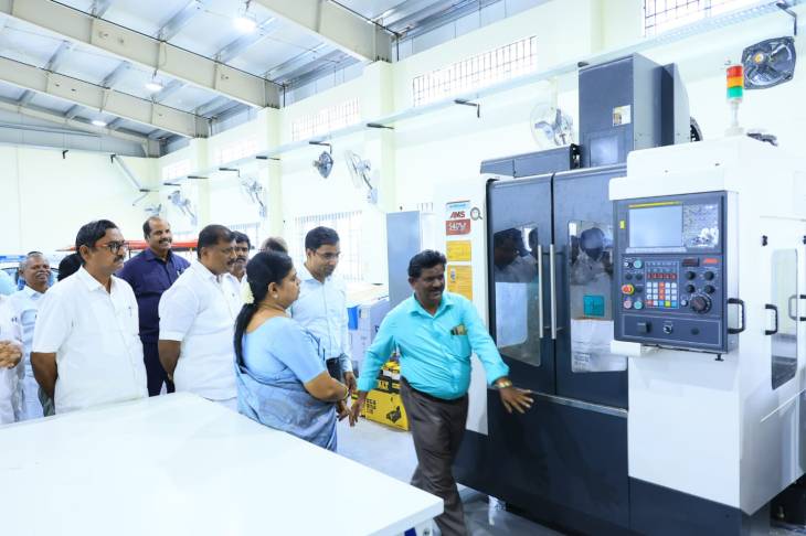 அரசு தொழில்நுட்ப மையத்தை அமைச்சர் கீதாஜீவன் நேரில் பார்வையிட்ட ஆய்வு செய்தார்.