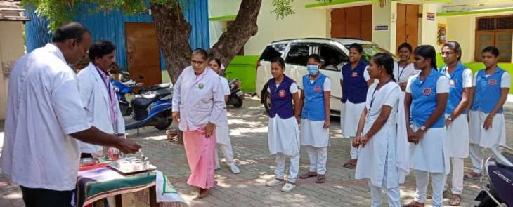 விளாத்திகுளத்தில் செவிலியர் பயிற்சி பள்ளி மாணவிகளுக்கு விழிப்புணர்வு முகாம்.