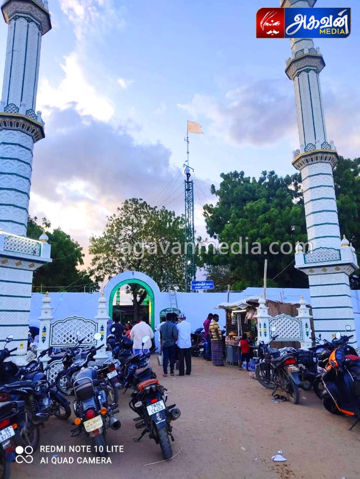 வைப்பார் தர்ஹாவில் வெகுவிமர்சையாக நடைபெற்ற சந்தனக்கூடு திருவிழா கொடியேற்றம்!
