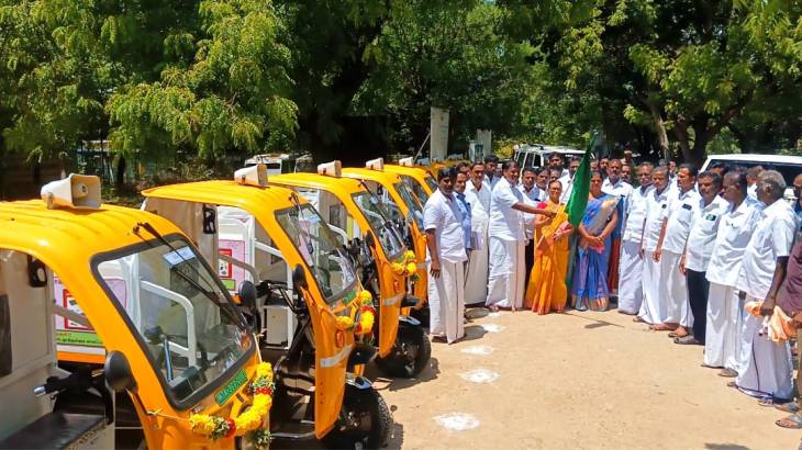  17 கிராம ஊராட்சிகளுக்கு புதிய மின்கல வண்டிகளை விளாத்திகுளம் எம்எல்ஏ மார்க்கண்டேயன் கொடி அசைத்து   துவக்கி வைத்தார்.