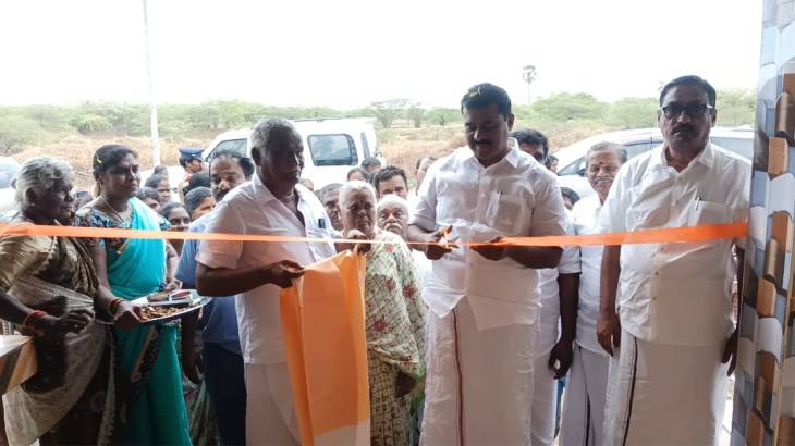 புதிய பயணியர் நிழற்குடையை எம்எல்ஏ மார்க்கண்டேயன் திறந்து வைத்தார்!