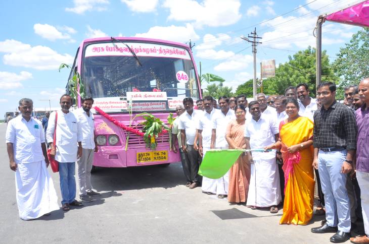கூடுதல் பேருந்து சேவை: அமைச்சர் கீதாஜீவன் துவக்கி வைத்தார் - 98 லட்ச ரூபாய் மதிப்பீட்டில் சீரமைக்கப்படும் கூடுதல் பஸ் நிலையம்