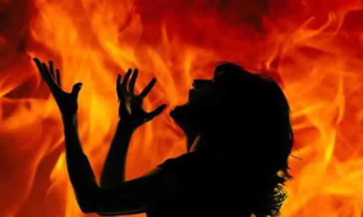 விளாத்திகுளத்தில் பெண் தீ குளித்து தற்கொலை.