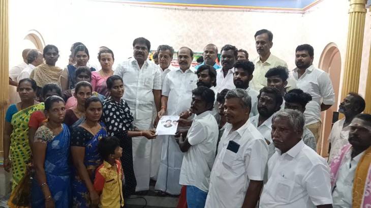 அதிமுக சார்பில் பூத் கமிட்டி நிர்வாகிகள் ஆலோசனைக் கூட்டம் நடைபெற்றது.