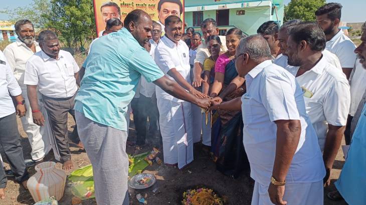 ரூபாய் 79 லட்சம் மதிப்பீட்டில் புதிய தார் சாலை அமைக்கும் பணியினை எம்.எல்.ஏ மார்க்கண்டேயன் தொடங்கி வைத்தார்.