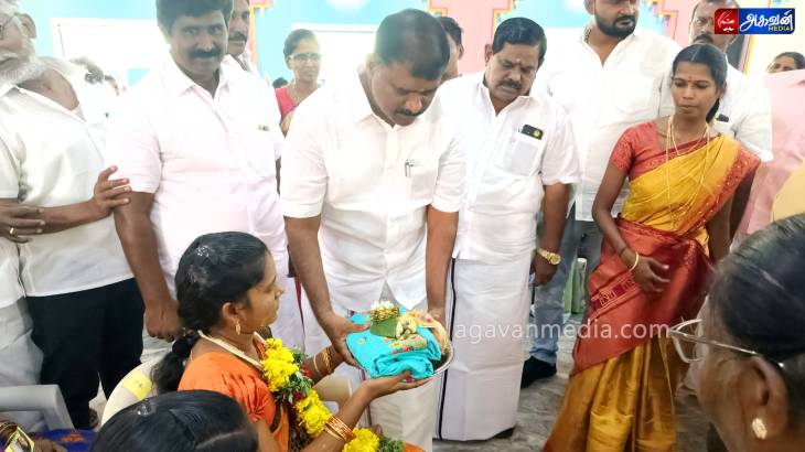 கர்ப்பிணி பெண்களுக்கு சீர்வரிசை பொருட்களை வழங்கி எம்எல்ஏ மார்க்கண்டேயன் !