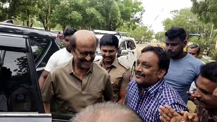 சூப்பர் ஸ்டார் ரஜினிகாந்த்க்கு உற்சாக வரவேற்ப்பு!