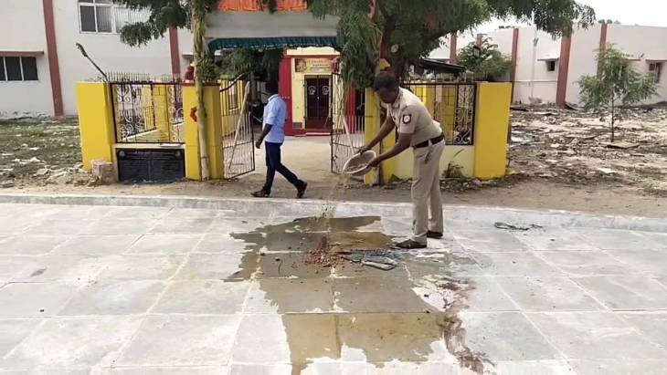 பலிக்கு பலியாக  இளைஞர்  தலை துண்டித்து வெட்டி படுகொலை.
