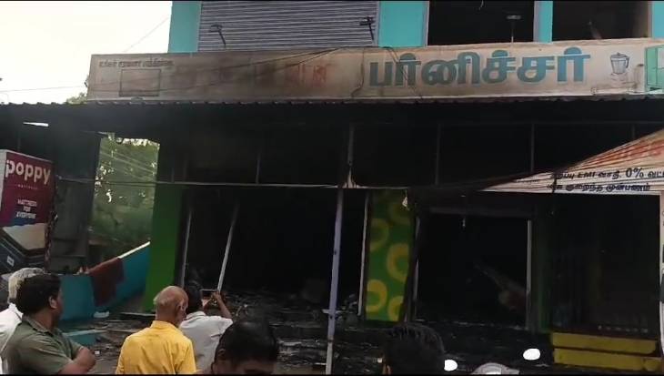 தீ விபத்து - 30 லட்ச ரூபாய் மதிப்புள்ள பொருட்கள் எரிந்து நாசம் - போலீசார் விசாரணை.
