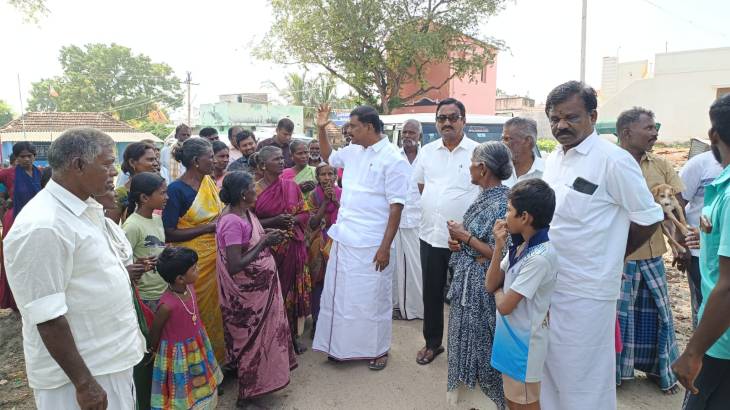 மழை வெள்ள பாதிப்புகளை எம்எல்ஏ மார்க்கண்டேயன் ஆய்வு செய்தார்.