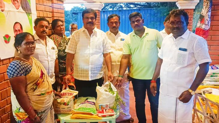  நிவாரண பொருட்கள் வழங்கிய முன்னாள் MLA சின்னப்பன்!