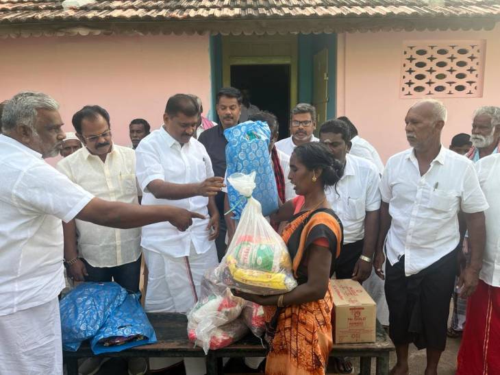 340 குடும்பங்களுக்கு நிவாரண பொருட்களை வழங்கிய எம்எல்ஏ மார்க்கண்டையன்!