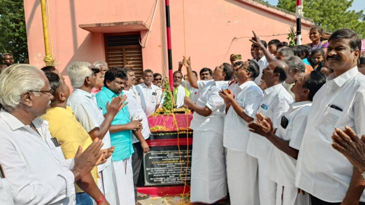தைப்பொங்கலை முன்னிட்டு திமுக கழக கொடி ஏற்றிய எம்எல்ஏ மார்க்கண்டேயன்!