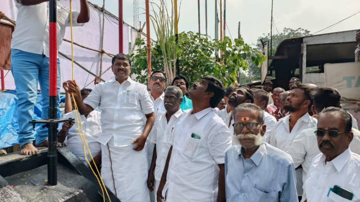  திமுக கொடி ஏற்றிய விளாத்திகுளம் எம்எல்ஏ மார்க்கண்டேயன்!