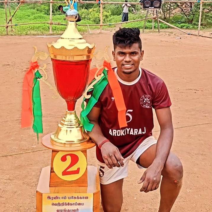 சாலை விபத்தில் உயிரிழந்த கபடி வீரர் குடும்பத்திற்கு கபடி குழுவினர் ரூ.1 லட்சம் நிதியுதவி!