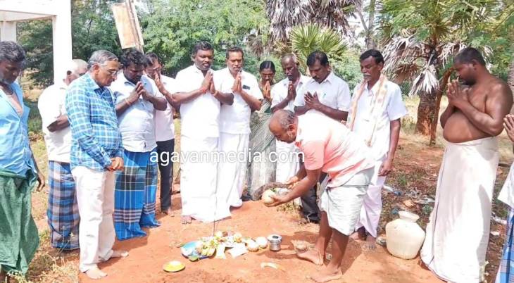  ரூ.20 லட்சம் மதிப்பில் புதிய மேல்நிலை நீர்த்தேக்கத்தொட்டி கட்டுவதற்கு யூனியன் சேர்மன் முனியசக்தி இராமச்சந்திரன் பூமி பூஜை!



