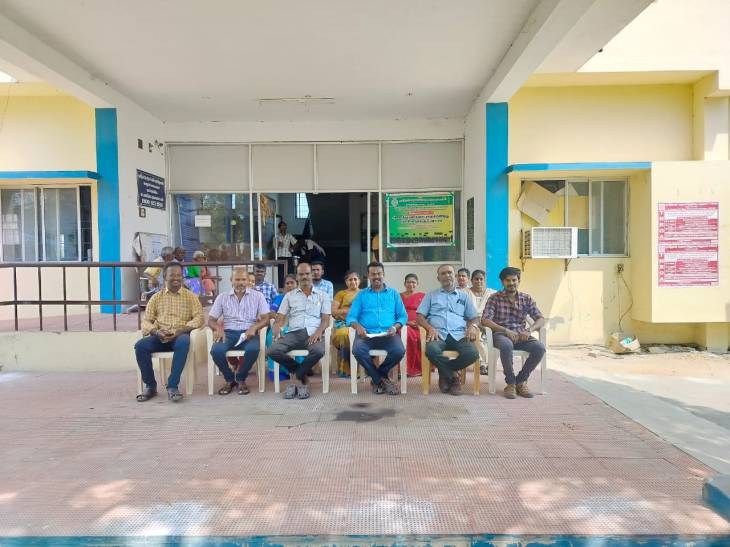 எட்டயபுரம் வட்டாட்சியர் அலுவலகத்தில் வேலையை புறக்கணித்து அதிகாரிகள் தொடர் காத்திருப்பு போராட்டத்தில் ஈடுபட்டனர்.