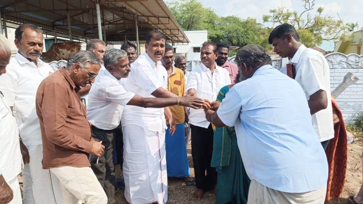 துணை சுகாதார மையம் கட்டிடப் பணியை MLA மார்க்கண்டையன் தொடங்கி வைத்தார்.