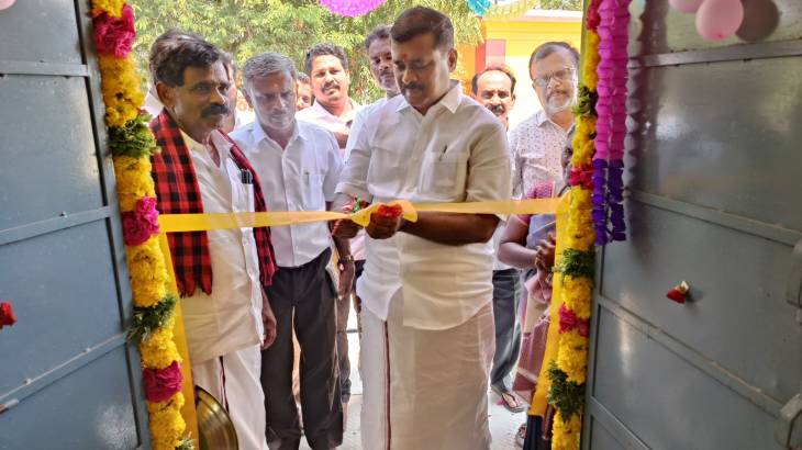  புதிய அங்கன்வாடி மைய கட்டிடத்தை எம்எல்ஏ மார்க்கண்டயேன் திறந்து வைத்தார்.