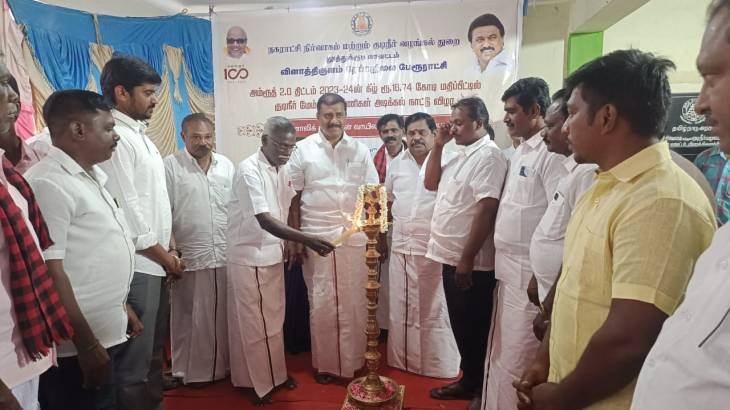 அம்ரூத் 2.0 திட்டத்தை எம்எல்ஏ மார்க்கண்டையன் குத்து விளக்கு ஏற்றி தொடங்கி வைத்தார்.