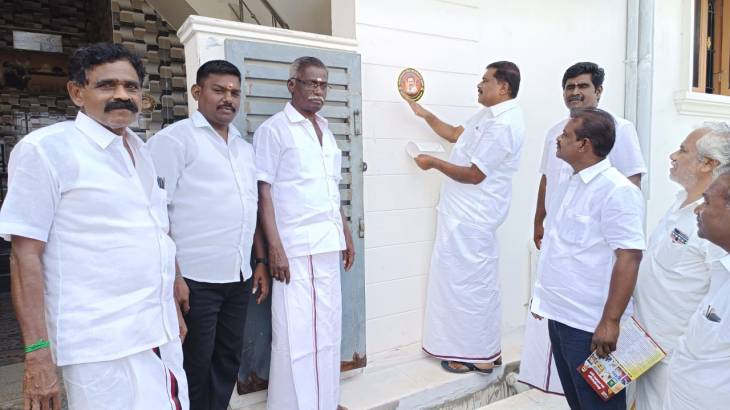 இல்லம்தோறும் ஸ்டாலினின் குரல் திண்ணைப் பிரச்சாரத்தை எம்எல்ஏ மார்க்கண்டேயன் தொடங்கி வைத்தார்.