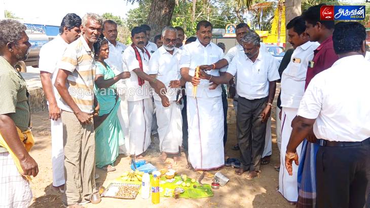 அங்கன்வாடி மைய கட்டிட பணியை எம்எல்ஏ மார்க்கண்டயேன் தொடங்கி வைத்தார்.