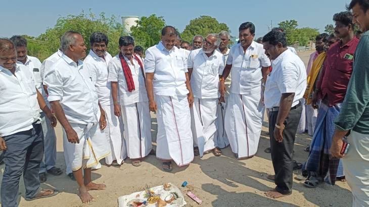 வேடப்பட்டி to நெடுங்குளம் வரை சாலை அமைக்கும் பணியை எம்எல்ஏ மார்க்கண்டேயன் தொடங்கி வைத்தார்.