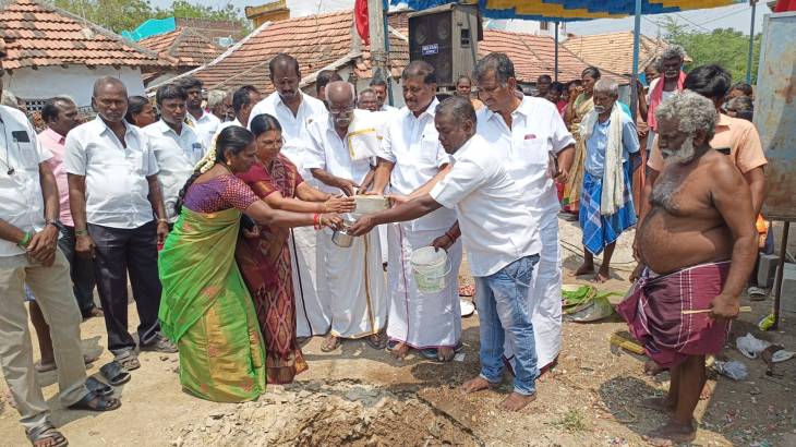 அங்கன்வாடி மைய கட்டிடம் உள்ளிட்ட 3 பணிகளை எம்எல்ஏ மார்க்கண்டேயன் தொடங்கி வைத்தார்.
