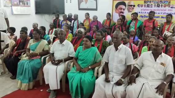 விஜய் ரசிகர்கள்  ஏராளமானோர் திமுகவில் இணைந்தனர்!


