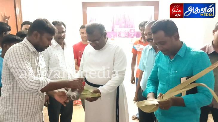 புனித வெள்ளியை முன்னிட்டு 3000லி பதநீர் இலவசமாக வழங்கிய கிறிஸ்துவர்கள்!