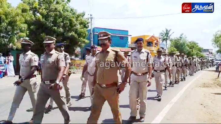  மத்திய துணை ராணுவபடை மற்றும் போலீசார் கொடி அணி வகுப்பு  நிகழ்ச்சி நடைபெற்றது.