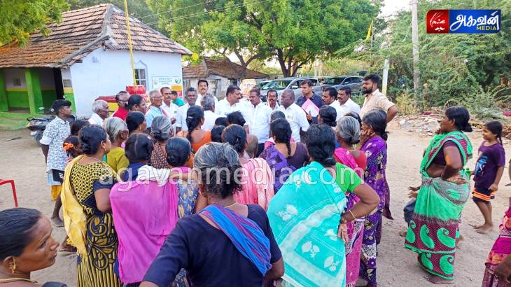 திமுக வேட்பாளர் கனிமொழியை ஆதரித்து MLA மார்க்கண்டயன் வாக்கு சேகரித்தார்.