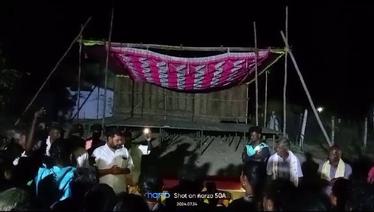 தீண்டாமைச்சுவரை அகற்றக்கோரி சங்கரலிங்கபுரம் கிராம பொதுமக்கள் இரவில் ஆர்ப்பாட்டம்.