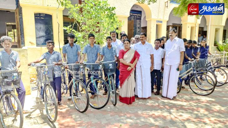 அரசின் விலையில்லா மிதிவண்டிகளை அமைச்சர் கீதா ஜீவன் வழங்கினார்!