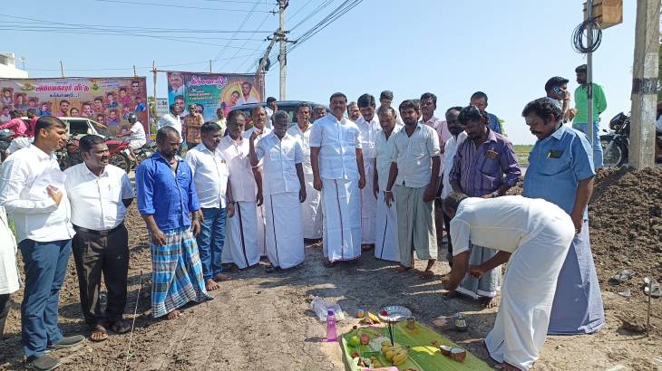 புதிய பயணியர் நிழற்குடைக்கு அடிக்கல் நாட்டிய விளாத்திகுளம் MLA மார்கண்டேயன்!