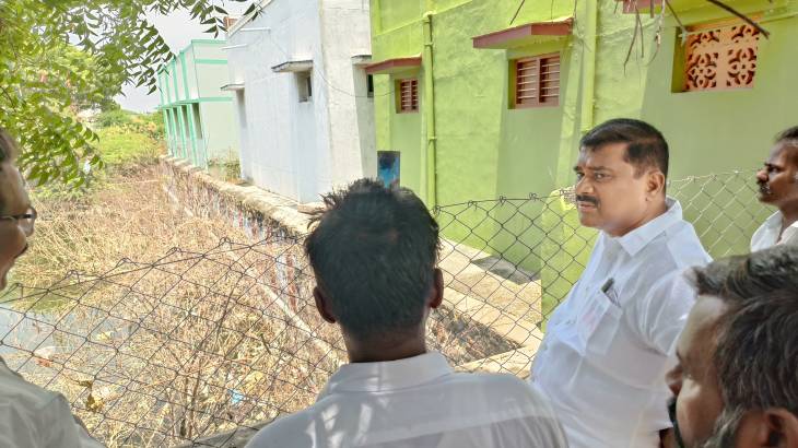 கழிவுநீர் அகற்றும்பணியை எம்எல்ஏ மார்க்கண்டேயன் ஆய்வு செய்தார்.




