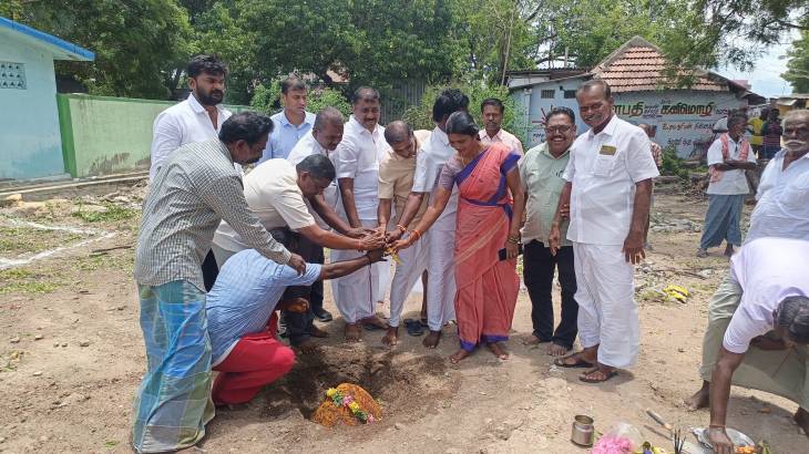 புதிய ஊராட்சி மன்ற அலுவலகம் கட்டும் பணியினை விளாத்திகுளம்  MLA மார்க்கண்டயேன் துவக்கி வைத்தார்.

