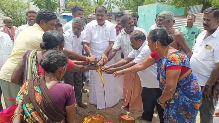 நெடுங்குளம் கிராமத்தில் புதிய ஊராட்சி மன்ற அலுவலகம் கட்டும் பணியினை எம்எல்ஏ மார்க்கண்டயேன் துவக்கி வைத்தார்.