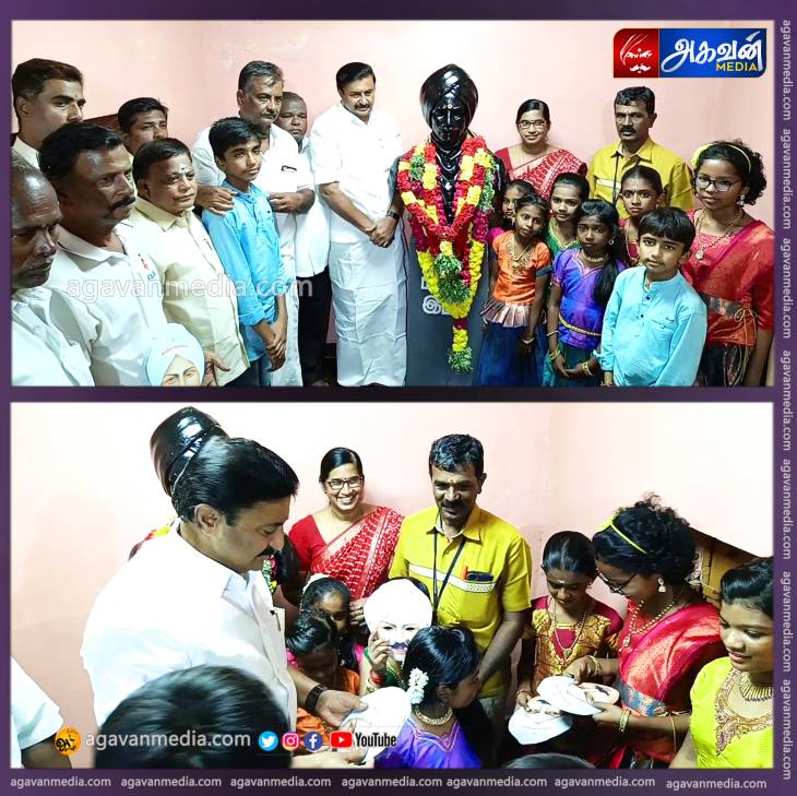 குழந்தைகளுக்கு பாரதியார் முகமூடி வழங்கி மகிழ்ச்சி! 



