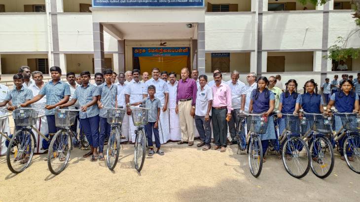 216 மாணவ மாணவிகளுக்கு விலையில்லா மிதிவண்டி வழங்கிய எம்எல்ஏ மார்க்கண்டேயன்!