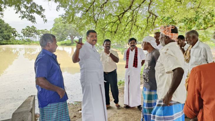 குளங்களில் நீர் நிரம்பி வரும் நிலையில் மதகுகளை MLA மார்கண்டேயன் பார்வையிட்டு ஆய்வு! 