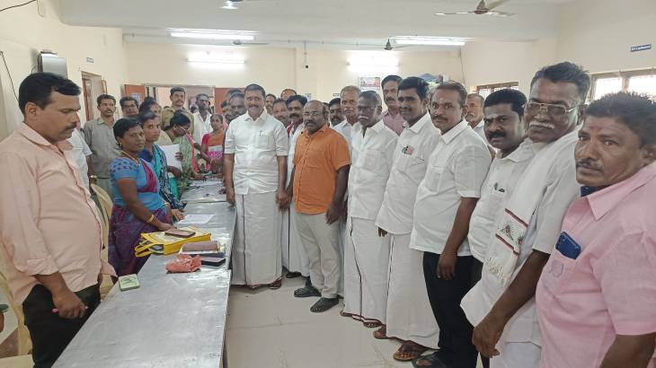 விரிவான மருத்துவ காப்பீட்டு அட்டைவழங்கும் முகாமை விளாத்திகுளம் MLA மார்கண்டேயன் துவக்கி வைத்தார்.

