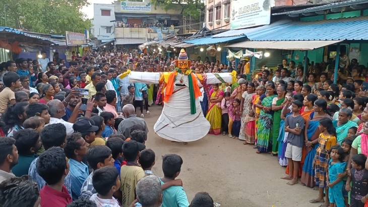 அரோகரா" கோஷம் விண்ணை பிளக்க சூரசம்ஹாரம் செய்த சண்முகர் சுவாமி!