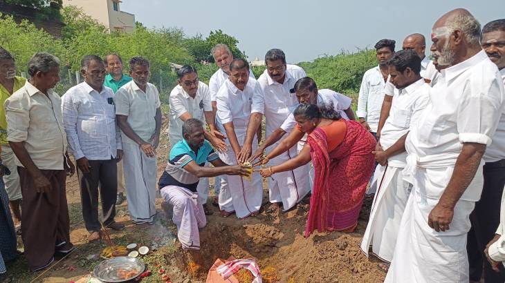 நியாய விலைக்கடை கட்டும் பணியினை MLA மார்கண்டேயன் அடிக்கல் நாட்டி துவக்கி வைத்தார். 